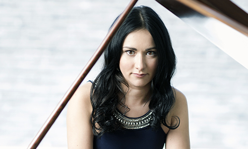 Dinara Klinton, piano